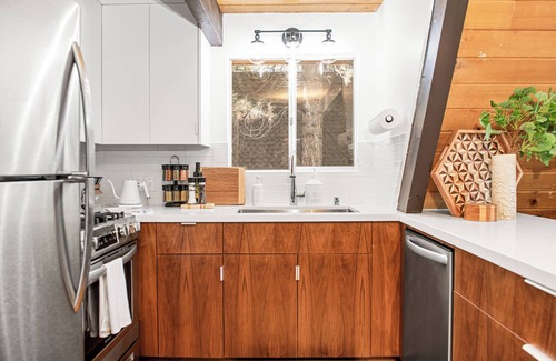 Summit Estates Cabina | A Frame Cabin Spa Mountain Bike Lake + AC Walk to Snow Summit