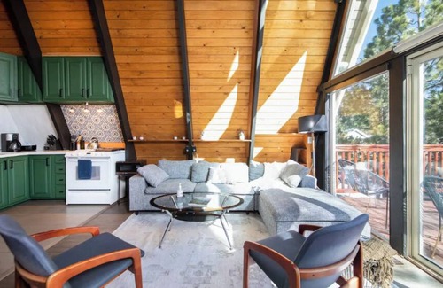 Green Valley Lake Cabina | A-Frame cabin w/ game room, walking distance from Lake