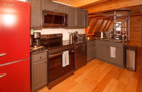 West Dover Cabina | A-Frame Cabin w/ Hot Tub Near Mt. Snow & VAST
