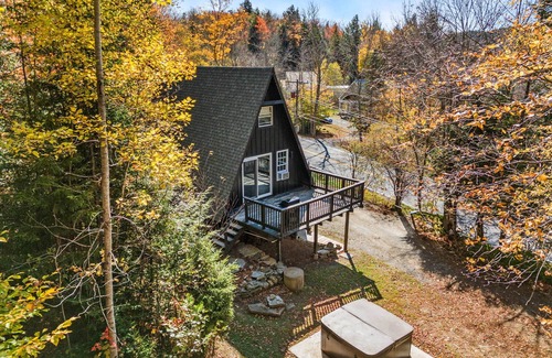 West Dover Cabina | A-Frame Cabin w/ Hot Tub Near Mt. Snow & VAST