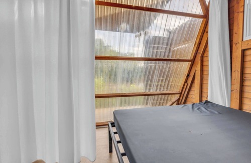 Greenville Cabina | A-Frame Camping Pod, W/Bath House, 6 min to DT