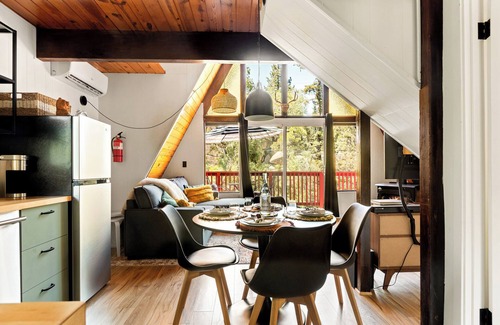 Arrowbear Lake Cabina | New! Modern A-Frame Casita, 2 min walk to lake