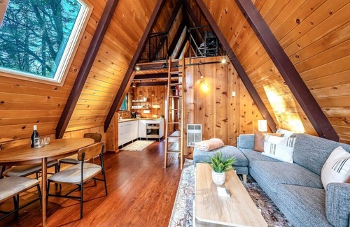 West Village Cabina | A-Frame Escape ~Unique stay w/ comfort & style