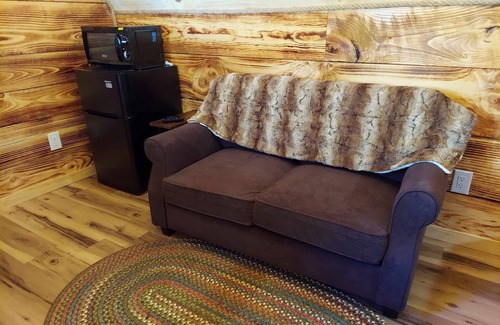 Butler Cabina | A-Frame Hideaway at Buckridge Mountain Resort - Sleeps 3 with unique bath house