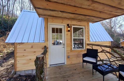 Butler Cabina | A-Frame Hideaway at Buckridge Mountain Resort - Sleeps 3 with unique bath house