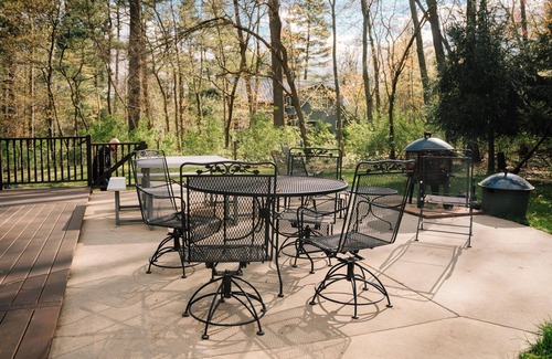 Sturgis Casa | A-Frame near Chicago, Notre Dame, Shipshewana, Pet friendly, Shared Hottub.