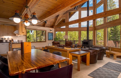 West Meadows Cabina | A-Frame of Mind on the meadow