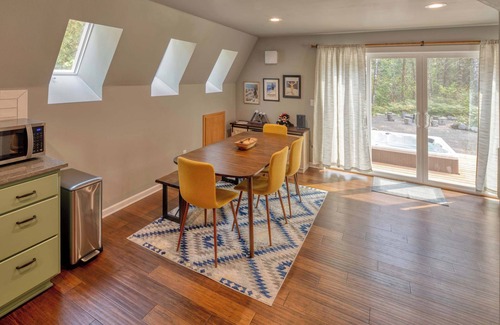 Mount Hood Village Casa | A-Frame of Mind - Secluded Escape Hot tub