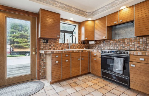 Lawnton Cabina | A-frame on 1.5 acres surrounded by pine trees. 10 minutes from downtown.