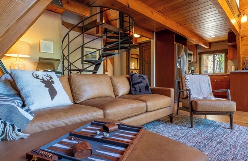Truckee Cabina | A-Frame Retreat near Donner Lake