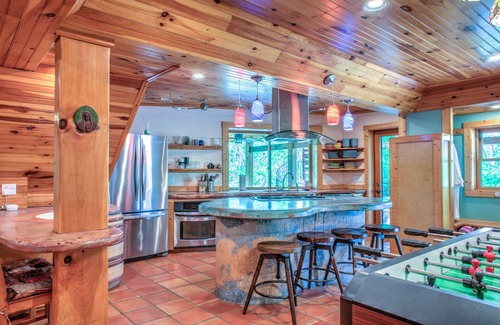 Weaverville Cabina | A-Frame w/ Trails, Hot Tub & Views | 20 Mins to Asheville + Biltmore Pass