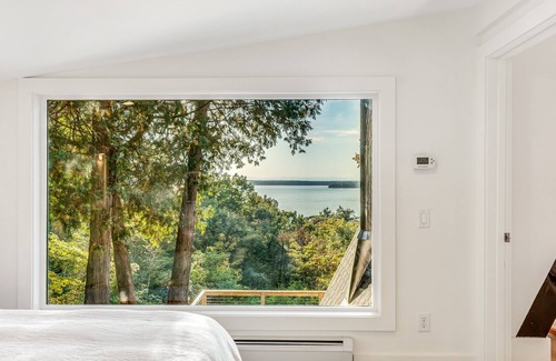Chittenden County Cabina | A-Frame with lake views! Close to Burlington!