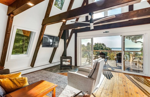 Chittenden County Cabina | A-Frame with lake views! Close to Burlington!