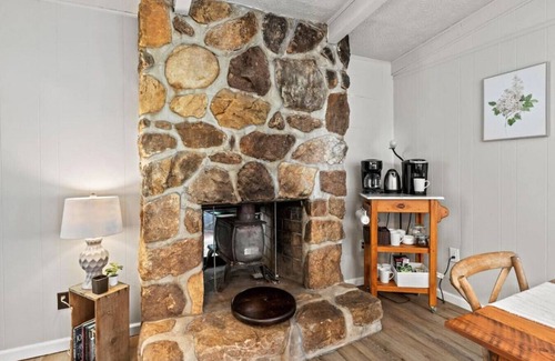 Piper Gap Casa | A-Framed View l Virginia Mountain House With View