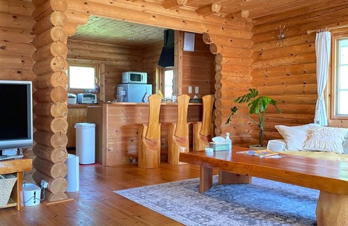 Mikata-gun Cabaña | A fullfledged resort log house facing a mountain / Takashima Shiga