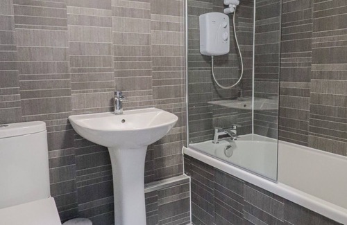 Renfrew Apartamento | A fully equipped flat in a residential area not far from Glasgow Airport and M8 Motorway.