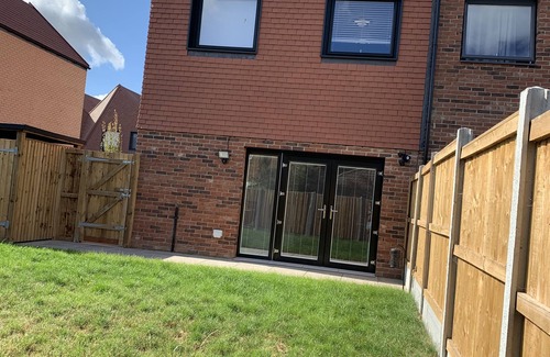 Basildon Casa | A G2 Luxury home that sleeps up to 4 guests