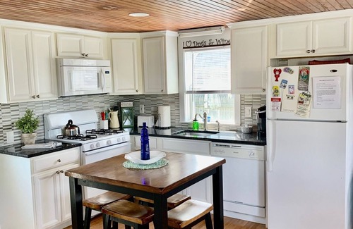 Provincetown Casa | Cabaña en la playa Point, Se aceptan mascotas, 1/10 Caminar a playa privada!