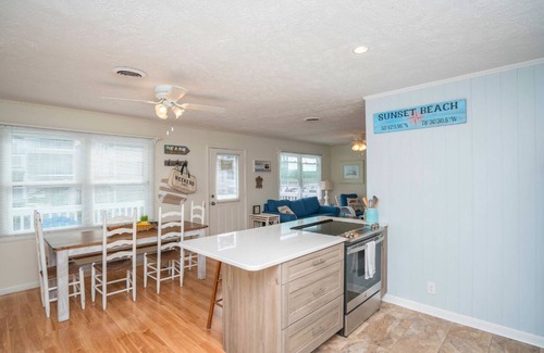 Sunset Beach Cabaña | A GEM of a cottage 400 feet from the nearest beach access!