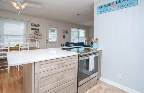 Sunset Beach Cabaña | A GEM of a cottage 400 feet from the nearest beach access!