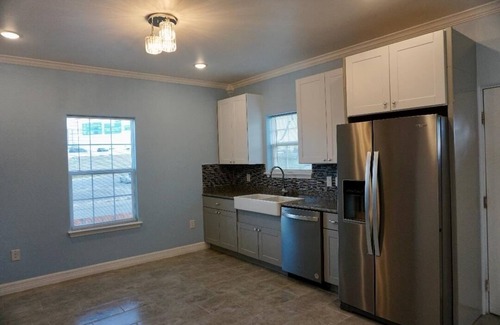Northwest Los Angeles Heights Casa | A Gem off of IH-10