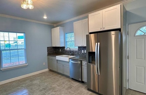 Northwest Los Angeles Heights Casa | A Gem off of IH-10