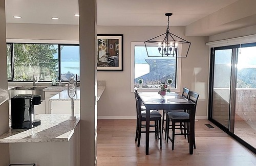 Sammamish Casa | A get away lake view house!