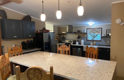 Smithville Casa | A get-away that's not too far away. Only 15 minutes to Bastrop shopping, dining.