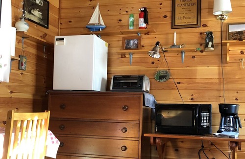 Hartwick Cabina | A Glamping Dream in a Cabin Near Cooperstown, NY