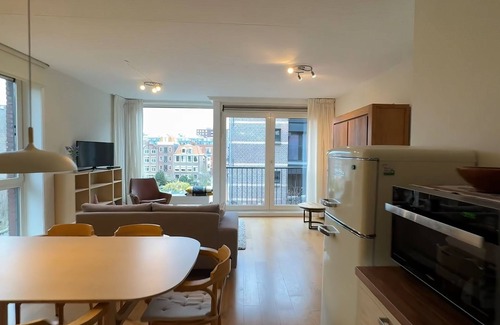 Staatsliedenbuurt Apartamento | A Glimpse Into the Rich History of Amsterdam
