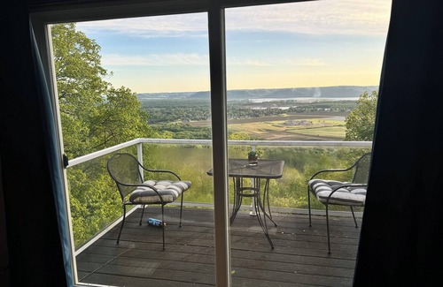 Wabasha Casa | A golfing getaway with beautiful views of the Mississippi/Chippewa Valley.