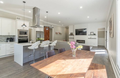 Milton Casa | A Gorgeous and Luminous modern farmhouse on 5 acres