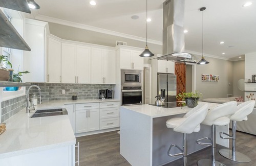 Milton Casa | A Gorgeous and Luminous modern farmhouse on 5 acres