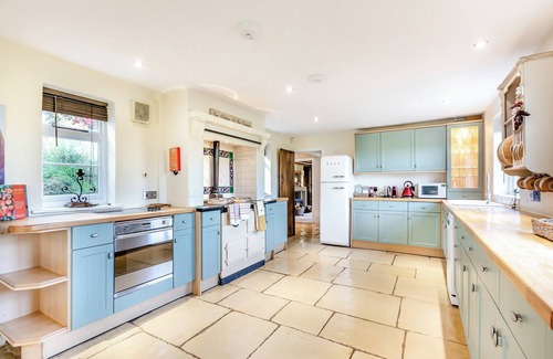 Langport Cabaña | 5 bedroom accommodation in Henley, near Langport