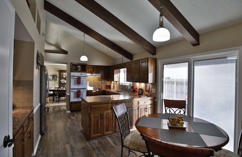 Monett Casa | A Grand Stay in a Small Town