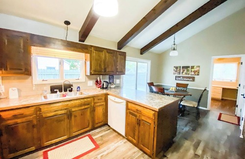 Monett Casa | A Grand Stay in a Small Town