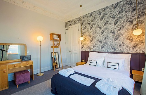 Adalar Casa | A Great sea view room with shared bathroom