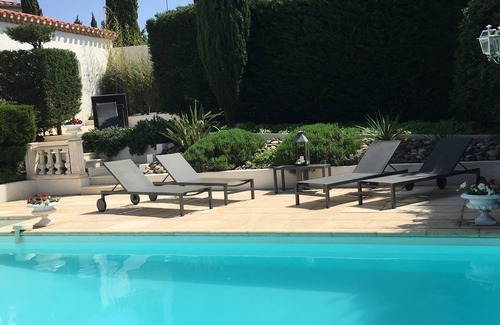 Carcassonne Casa | Un verde y el refinamiento de piscina leyenda en Carcasona