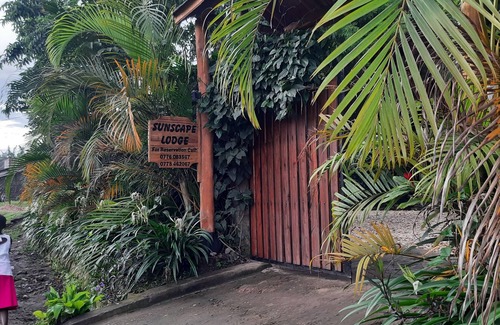Fort Portal Chalet De Esquí | A haven for those seeking a blend of natural beauty and modern comfort.