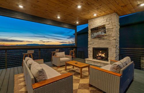 Sevierville Casa | A Haven of Comfort Elegance Views and Hot tub