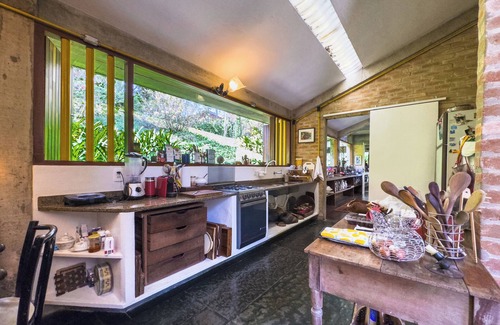 Carapicuiba Casa | A Haven of Inspiration in Granja Viana