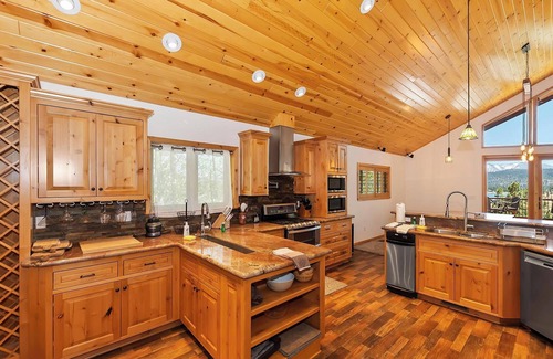 Fawnskin Cabina | A Heavenly View by Destination Big Bear : Million Dollar View in this Beautifully Remodeled Custom Home in North Shore! Lake Views! Game Table! Pet Friendly!