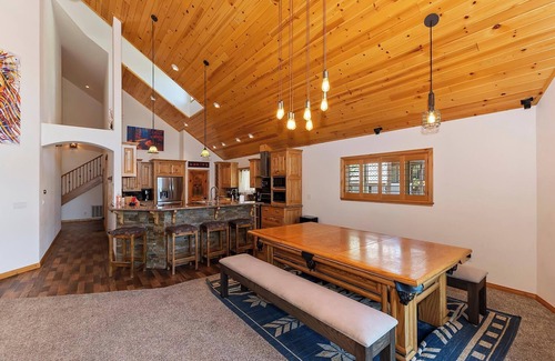 Fawnskin Cabina | A Heavenly View by Destination Big Bear : Million Dollar View in this Beautifully Remodeled Custom Home in North Shore! Lake Views! Game Table! Pet Friendly!