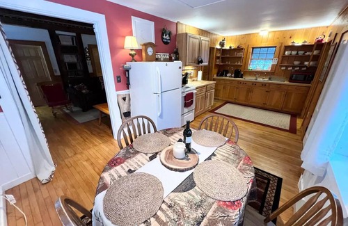 Chatham Cabaña | A Hiker’s Haven in The White Mountains A cozy cottage with breathtaking view’s