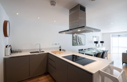 Queen's Park Casa | A Hint of Pink - Tres Habitaciones Casa, Capacidad 6