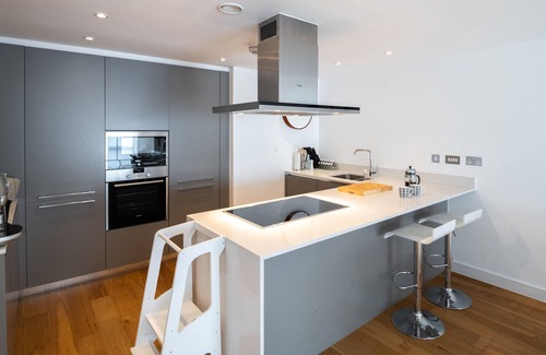 Queen's Park Casa | A Hint of Pink - Tres Habitaciones Casa, Capacidad 6