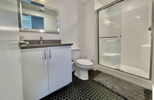 Old Market Apartamento | A historic 1,000 square foot loft in the heart of the Old Market with Howard Street view