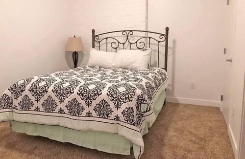 Old Market Apartamento | A historic 1,000 square foot loft in the heart of the Old Market with Howard Street view