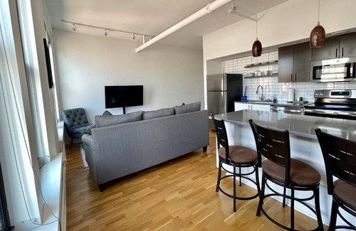 Downtown Omaha Apartamento | A historic 1,200 square foot loft in the heart of the Old Market