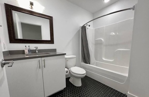 Downtown Omaha Apartamento | A historic 1,200 square foot loft in the heart of the Old Market